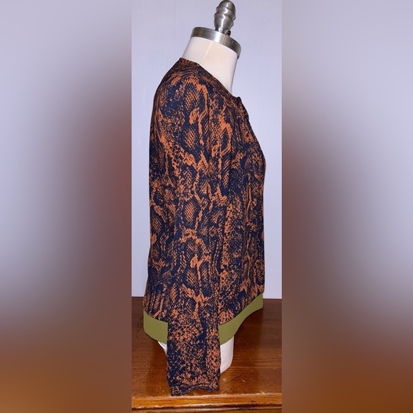 Cabi Border Wrap Snake skin Print Blouse - Size XS - Picture 4 of 8